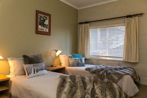 Feathertop Alpine Lodge - Internet Find 1
