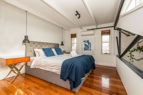 Fitzroy Converted Warehouse Penthouse - Internet Find 1