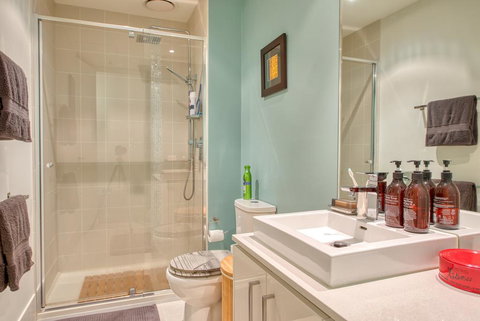 Fitzroy Lifestyle 1 Bed With Pool, Spa, Sauna & Gym - Internet Find 3