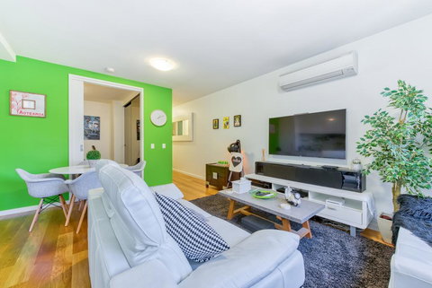 Fitzroy Lifestyle 1 Bed With Pool, Spa, Sauna & Gym - Internet Find 0