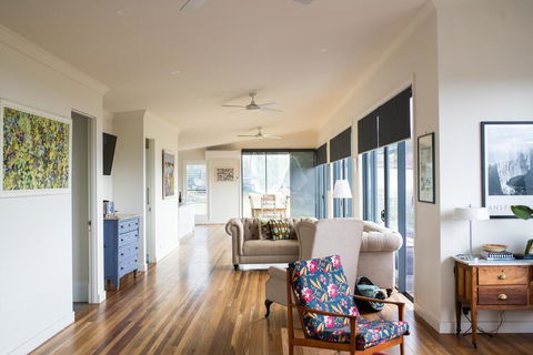Five Bed, Five Bath, Five Star View - 2 Mins To CBD - Wentworth Estate - Internet Find 1