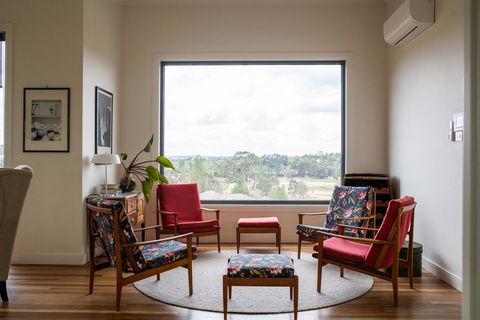 Five Bed, Five Bath, Five Star View - 2 Mins To CBD - Wentworth Estate - Internet Find 0