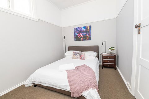 Five Ways CBD Apartment - Spacious, Wifi, Free Parking - Internet Find 1