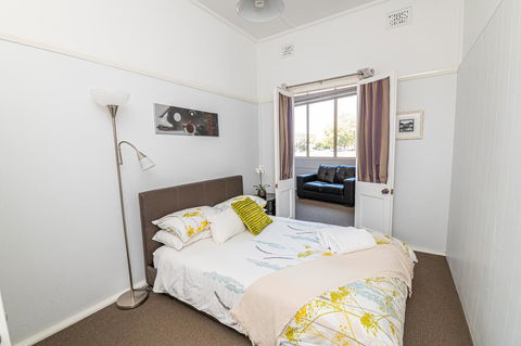 Five Ways CBD Apartment - Spacious, Wifi, Free Parking - Internet Find 3