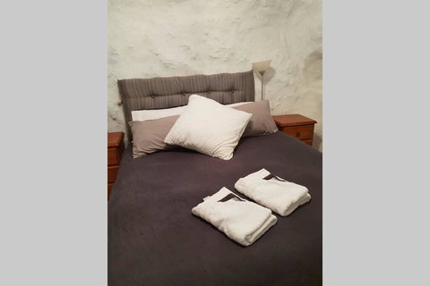 Fossickers Den Dugout Accommodation - Internet Find 0