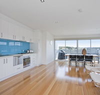 Four Kings Apartment - Deluxe 2br 3 - Internet Find