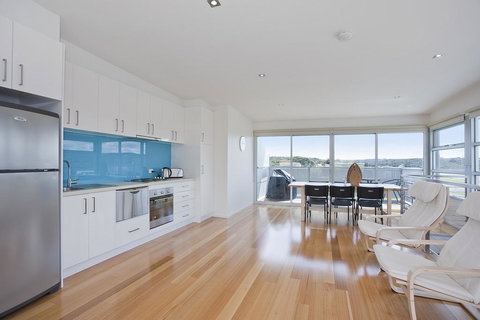 Four Kings Apartment - Deluxe 2br #3 - Internet Find 0