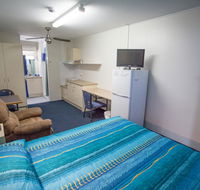 Fourth Ave Motor Inn - Internet Find