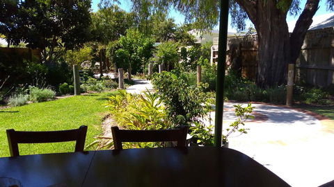 Friends Holiday House - Internet Find 1