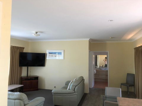 Gale Street Motel & Villas - Internet Find 1