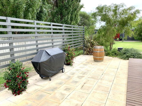Gale Street Retreat Busselton - Internet Find 1