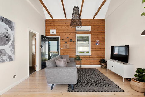 Geelong West Miner's Cottage - Internet Find 1