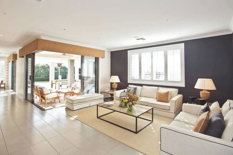 Getaway On Poplars - Comfortable And Well-appointed - Internet Find 2