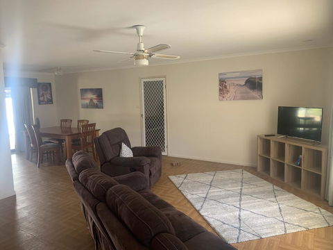 Gin Gin Budget Accommodation - Internet Find 2