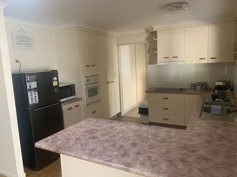 Gin Gin Budget Accommodation - Internet Find 3