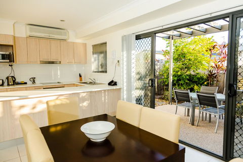 Gladstone Heights Executive Apartments - Internet Find 2