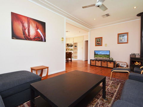 Glandore Estate Vineyard Homestead Onsite Cellar Door + Walk To Restaurants Incl EXP - Internet Find 0