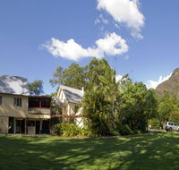 Glass House Mountains Ecolodge - Internet Find
