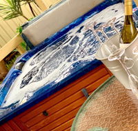 Glenway House Spa Oasis Rockingham - Internet Find