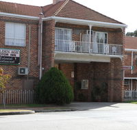 Golden Age Motor Inn - Internet Find