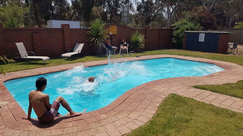 Golden Country Motel And Caravan Park - Internet Find 1