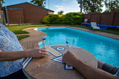 Golden Country Motel And Caravan Park - Internet Find 0