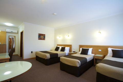Golden Grain Motor Inn - Internet Find 1