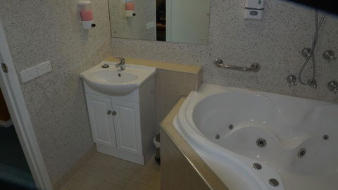 Golden Leaf Motel - Internet Find 3