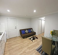 Granny Flat next to golf course - Internet Find