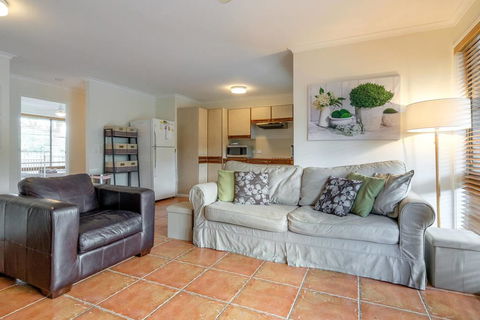 Great For Families.Pool & Kitchen - Internet Find 1