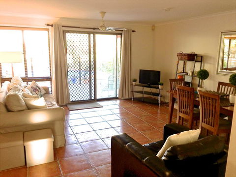 Great For Families.Pool & Kitchen - Internet Find 3