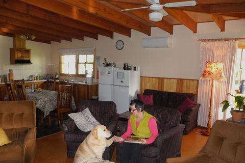 Happy Days Accommodation - Internet Find 2