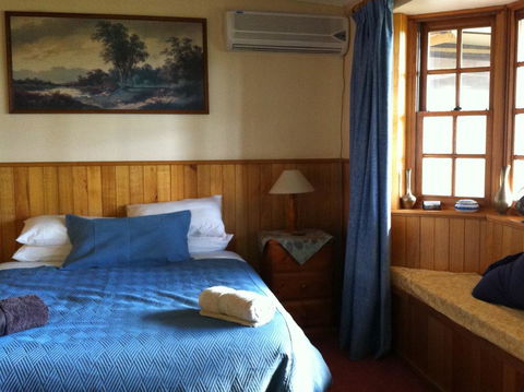 Happy Days Accommodation - Internet Find 1