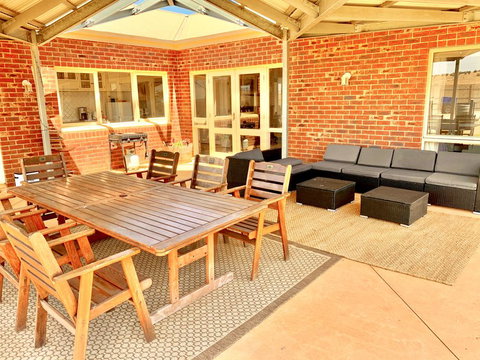 Harry Scotts Farmhouse At Vineyard - Internet Find 1