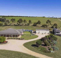 Harry Scotts Farmhouse At Vineyard - Internet Find