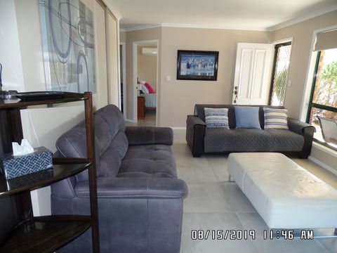 Headley's Cottage - Internet Find 3