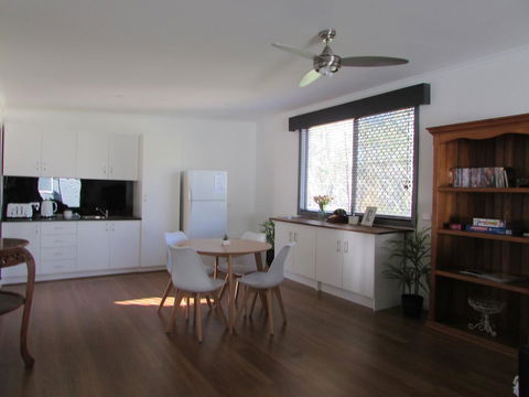 HEATHCOTE SHIRAZ COUNTRY STAYS - Internet Find 1