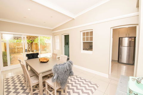 Heritage Bowen Terrace 3 Bed, 2 Bath - Walk To CBD - Internet Find 1