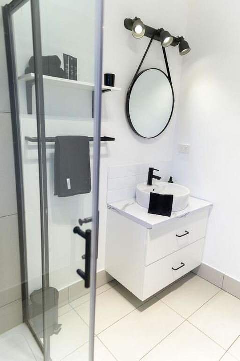 Hinterland Boutique Cottages-Fig Tree Cottage - Internet Find 3