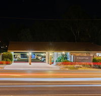 Homestead Motor Inn  Apartments - Internet Find