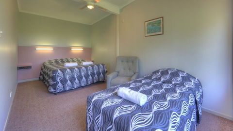Jacaranda Motor Lodge - Internet Find 1