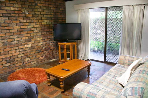 Junction Cottage - Internet Find 2