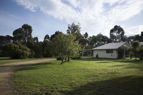 Karinya Cottage - Pet Friendly Country Retreat - Internet Find 2