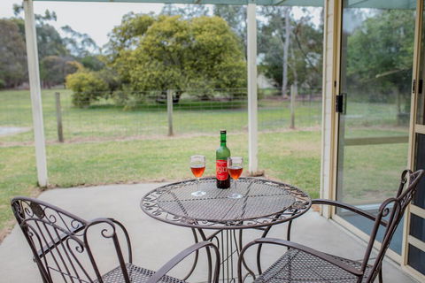 Karinya Cottage - Pet Friendly Country Retreat - Internet Find 0