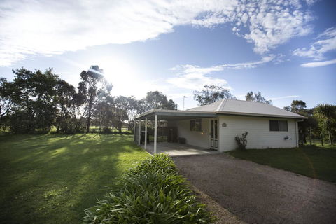 Karinya Cottage - Pet Friendly Country Retreat - Internet Find 1