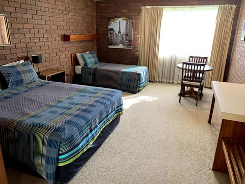Kingswood Motel - Internet Find 2