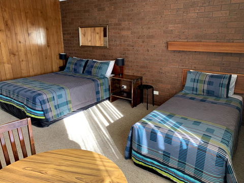 Kingswood Motel - Internet Find 1