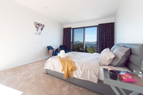 La Vie Luxury Bay View - Internet Find 0