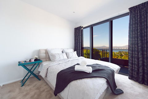 La Vie Luxury Bay View - Internet Find 3