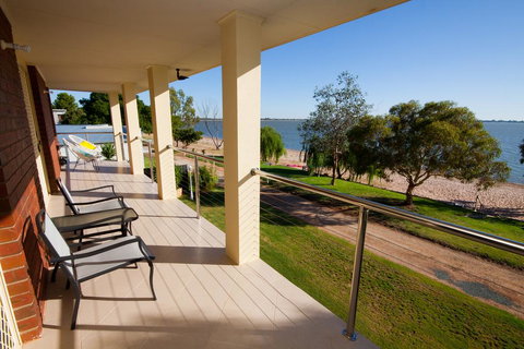 Lake Boga Waterfront Holiday House - Internet Find 1